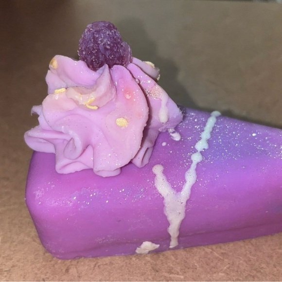 Berry slice soap - Picture 4 of 5